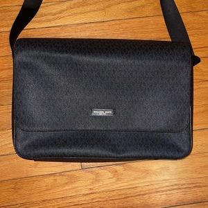 Michael Kors Messenger Bag